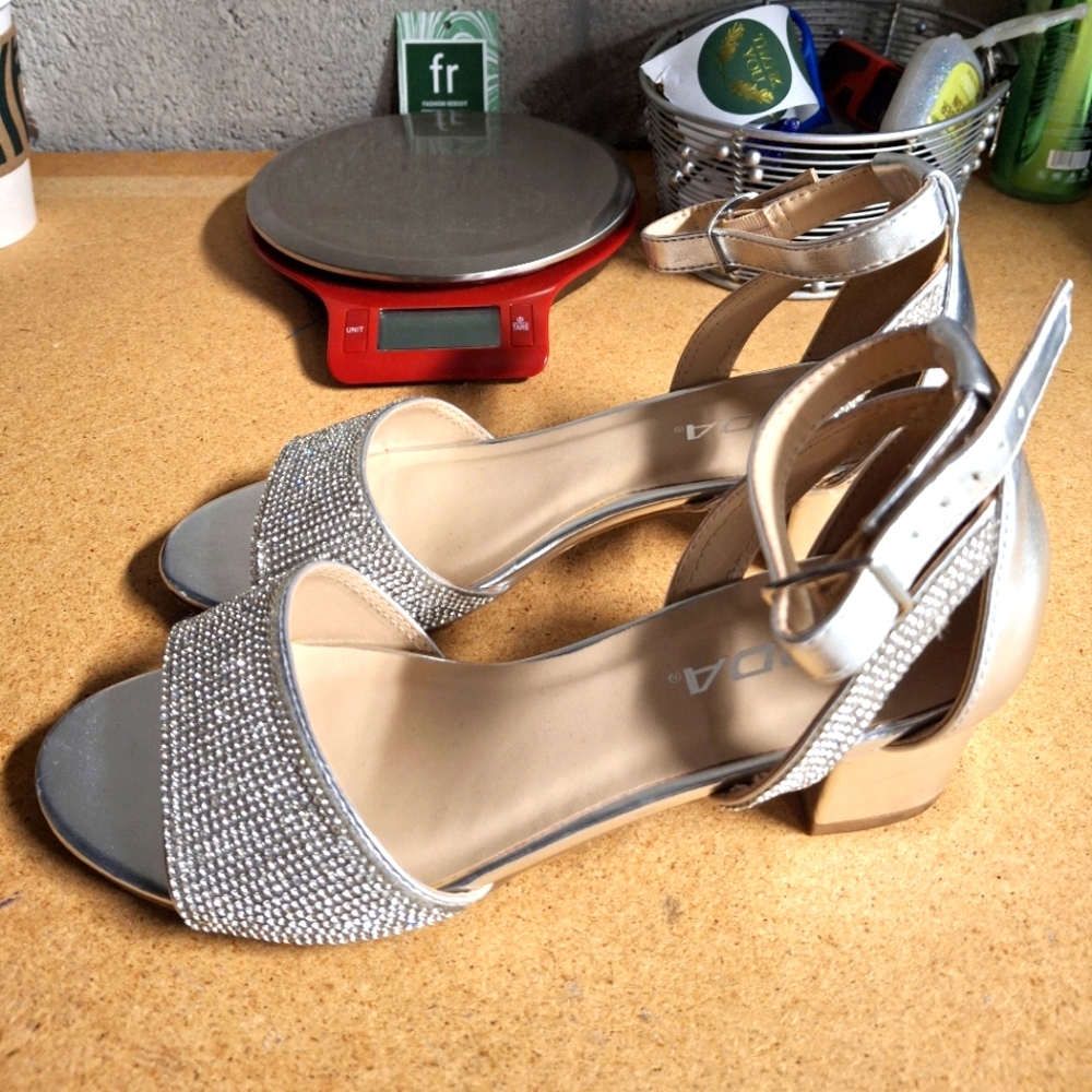 Elegant Silver Girl"s Sandals